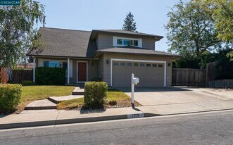 1359 Shade Oak Ln in Concord, CA - Building Photo
