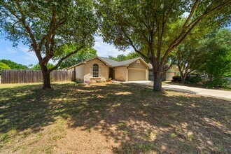 301 Zebra Dr in Kyle, TX - Building Photo - Building Photo