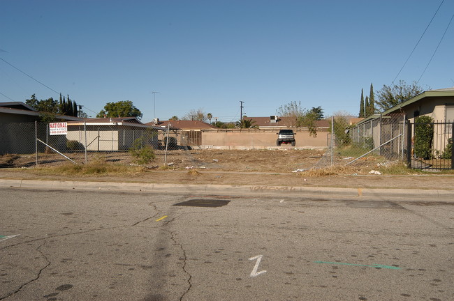 422-438 W Ramona Dr in Rialto, CA - Building Photo - Building Photo