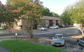 Oak Leaf in Lufkin, TX - Building Photo