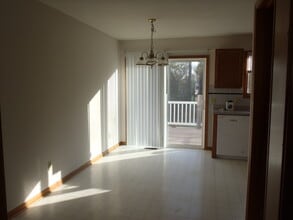 4006 Beacon Hill Ct in St. Joseph, MO - Building Photo - Building Photo