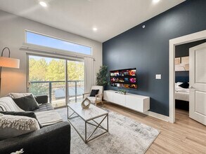 310 N Malcolm X Blvd in Dallas, TX - Foto de edificio - Building Photo