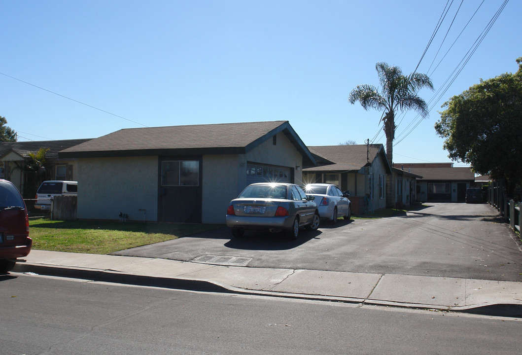 1607 Donax Ave in San Diego, CA - Building Photo