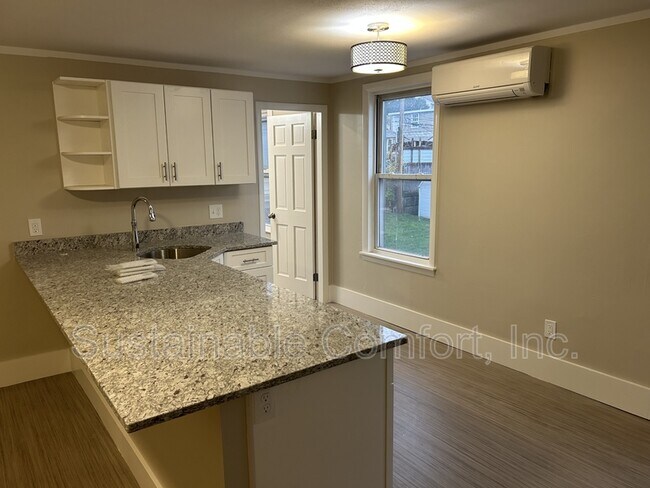 12 Creston St in Worcester, MA - Building Photo - Building Photo