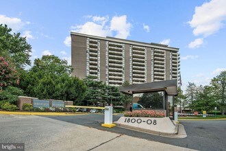 1800 Old Meadow Rd-Unit -719 in McLean, VA - Foto de edificio - Building Photo
