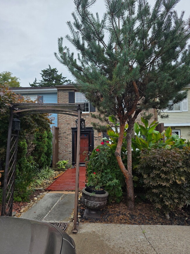 2842 Lake Forest Dr in Nashville, TN - Building Photo - Building Photo