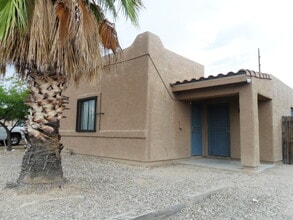 1422 E Lee St, Unit #1  - 5 bedroom 3 bath in Tucson, AZ - Building Photo - Building Photo