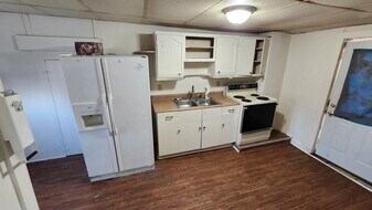 105 S Roosevelt Ave in Piqua, OH - Building Photo