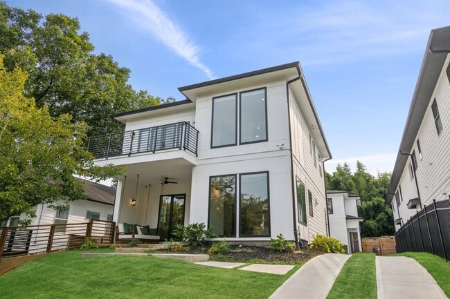 property at 32 Walthall St NE