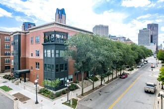 Essex On The Park in St. Paul, MN - Building Photo - Building Photo