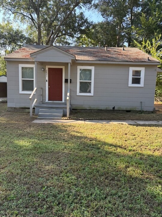 2821 Corbitt St in Shreveport, LA - Foto de edificio