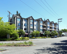 3121 W Government Way in Seattle, WA - Building Photo - Building Photo