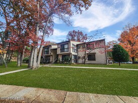 129 Amberly Dr in Englishtown, NJ - Building Photo