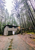 4505 Dredge Lake Rd in Juneau, AK - Building Photo