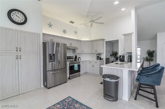205 Sand Hill St in Marco Island, FL - Foto de edificio - Building Photo