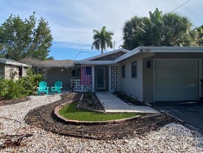 1350 NE 30th St in Oakland Park, FL - Building Photo - Building Photo