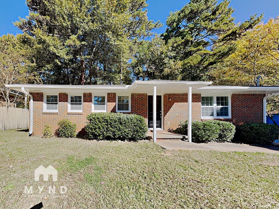 956 Boca Raton Dr in Forest Park, GA - Foto de edificio