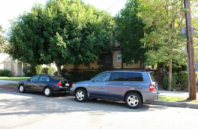 1410 Barringon Way Apartments in Glendale, CA - Foto de edificio - Building Photo