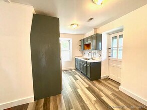 88 E Pearl St-Unit -3rd flr in New Haven, CT - Building Photo - Building Photo