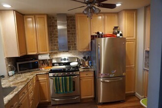 11776 Stratford House Pl, Unit 1004 in Reston, VA - Building Photo - Building Photo