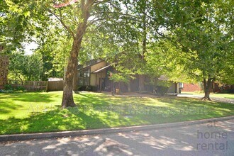 8316 S Pittsburg Ave in Tulsa, OK - Building Photo - Building Photo