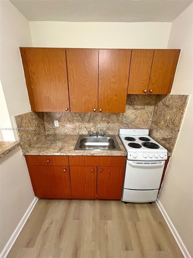 692 NE 85th St in Miami, FL - Building Photo - Building Photo