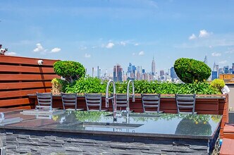 42 Maspeth Ave, Unit 1G in Brooklyn, NY - Building Photo - Building Photo