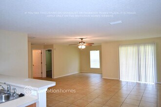 2321 SW Kent Cir in Port St. Lucie, FL - Foto de edificio - Building Photo