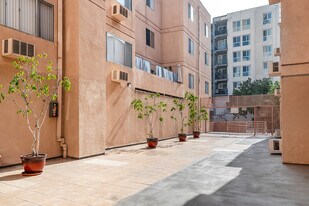 Lakeview Mansion in Los Angeles, CA - Building Photo