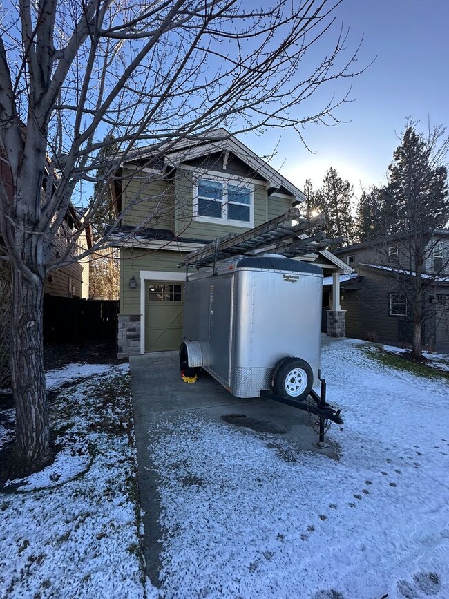 61186 Snowbrush Dr in Bend, OR - Building Photo - Building Photo