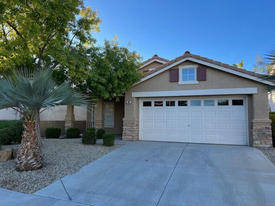 44 Tanglewood Dr in Henderson, NV - Building Photo
