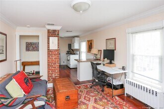 682 Post Rd in Darien, CT - Building Photo - Building Photo