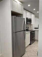 6800 Cypress Rd in Plantation, FL - Building Photo - Building Photo