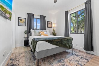 719 NE 36th St in Oakland Park, FL - Building Photo - Building Photo