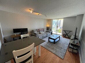 1212N N La Salle Dr in Chicago, IL - Building Photo - Building Photo