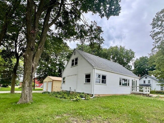 6809 IL-71 in Yorkville, IL - Building Photo - Building Photo