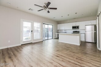 1119 S Stapley Dr in Mesa, AZ - Building Photo - Building Photo
