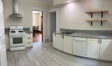 713 Lake Dr SE in Grand Rapids, MI - Building Photo - Building Photo