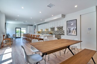 152 Serrano Ave in Los Angeles, CA - Building Photo - Building Photo