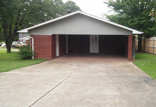 3 Fontaine Dr in Clarksville, AR - Building Photo - Building Photo