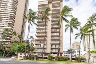 2115 Ala Wai Blvd in Honolulu, HI - Building Photo