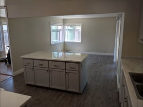 360 Lovers Ln in Vacaville, CA - Building Photo - Building Photo