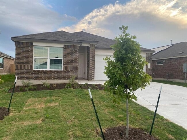 329 Escondido Cir in San Marcos, TX - Building Photo - Building Photo