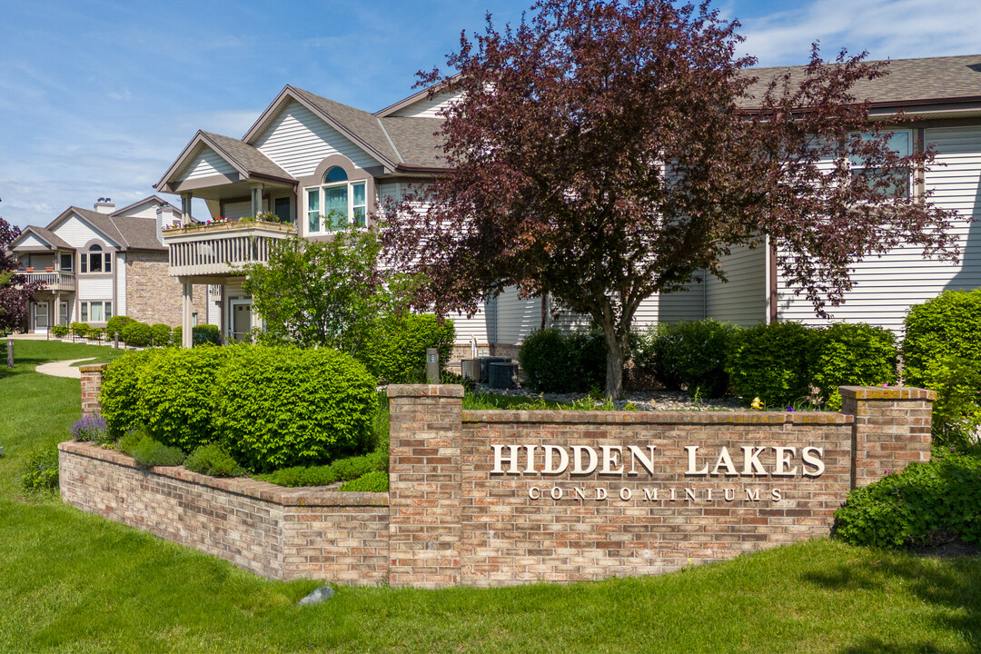 Hidden Lakes in Franklin, WI - Building Photo