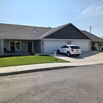 111 E H St in Deer Park, WA - Building Photo