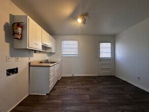 407 E Florida St, Unit B in Greensboro, NC - Foto de edificio - Building Photo