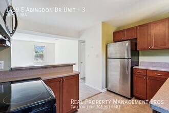 1409 E Abingdon Dr in Alexandria, VA - Foto de edificio - Building Photo