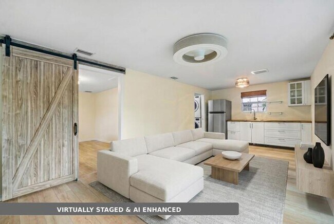 353 E Lakewood Rd in West Palm Beach, FL - Building Photo - Building Photo