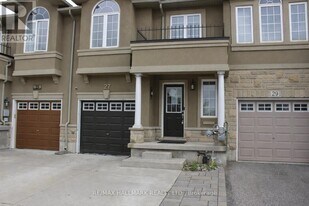 27 Waterbridge St in Hamilton, ON - Building Photo