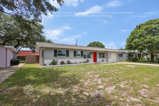 1429 Regina Dr W in Largo, FL - Building Photo - Building Photo
